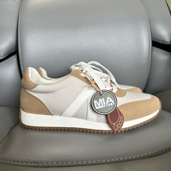 MIA Kable Sneaker for Women - Picture 6 of 8